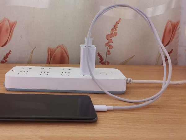 不同的手機數據線給手機充電的速度不一樣，為什么呢？